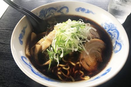 高岡市【麺蔵 高岡店】まろやかなブラックラーメンを食べてきた！
