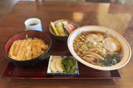 レストハウスみのり　ラーメン＆かつ丼セット