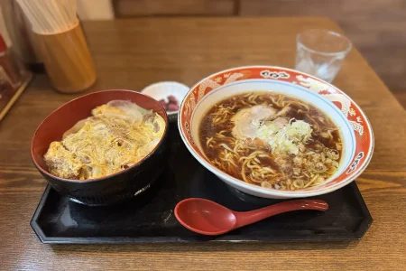 お食事処あぽろ　がっつりセット（らーめん&かつ丼）